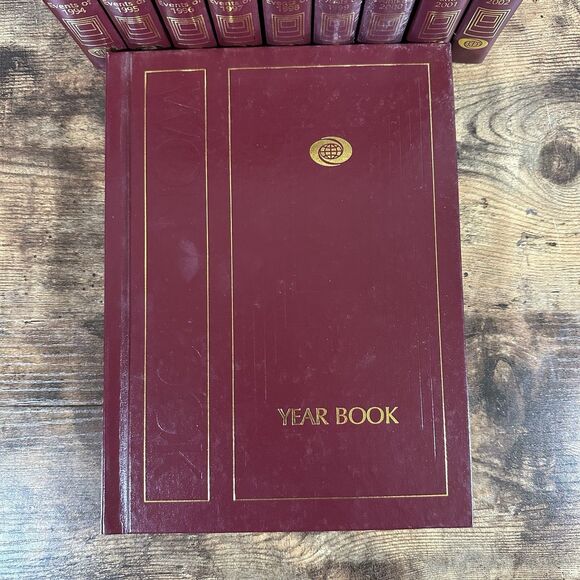Vintage Lot of 10 Year Book 1994-2003 Events of 1993-2002 Encyclopedia Book Set - Picture 3 of 12